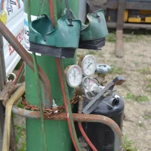 complete acetlyneoutfit tanks, strikers, goggles s