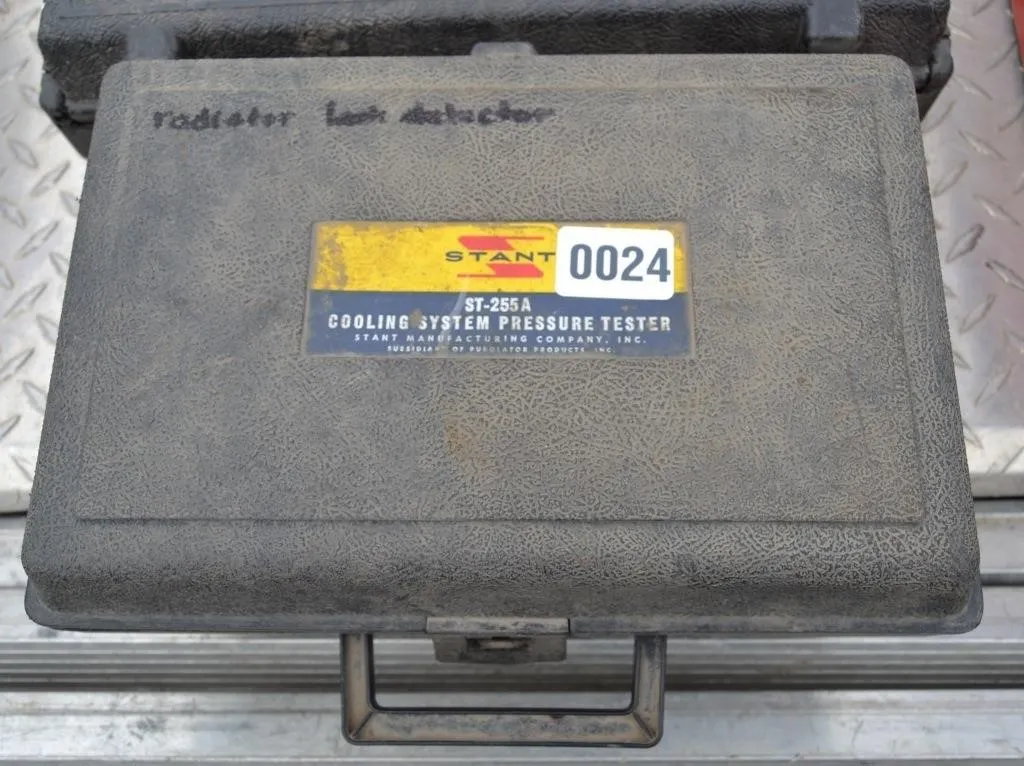 Cooling system pressure tester