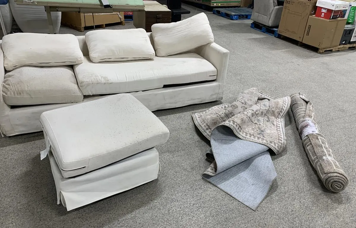 White Sofa, Ottoman & Area Rug Assortment
UNRESERVED