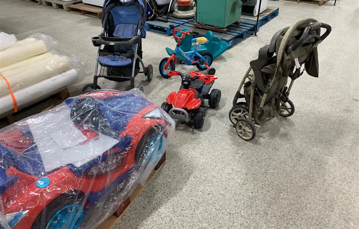 Children's Ride-On Toys & Strollers
UNRESERVED