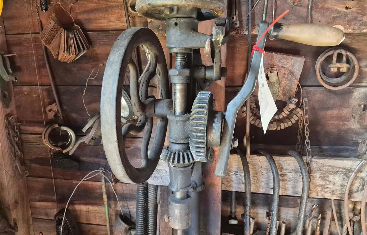 Antique Hand-Crank Drill Press
UNRESERVED