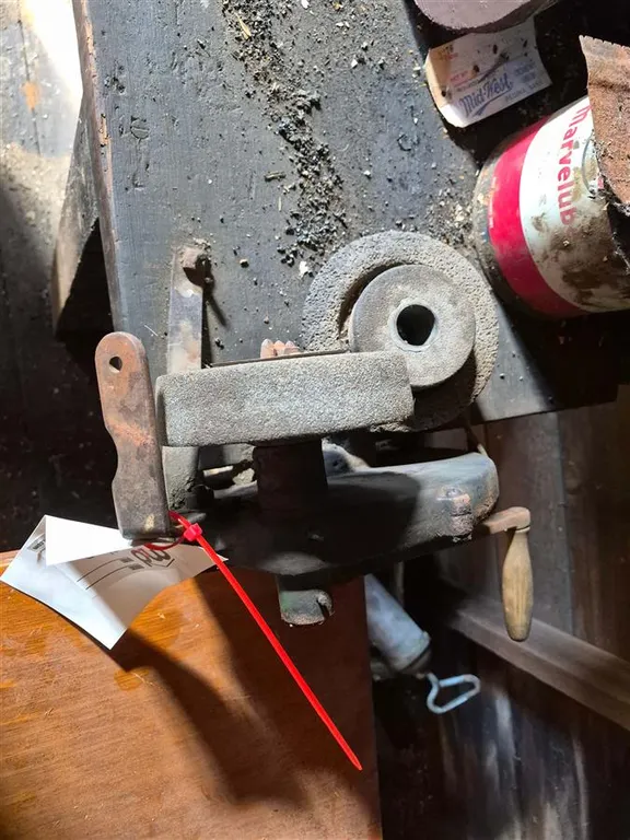 Vintage Bench Grinder
UNRESERVED