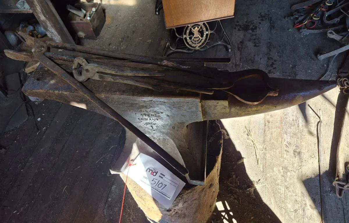 Peter Wright Anvil Blacksmith Leg Vise with Tongs
UNRESERVED