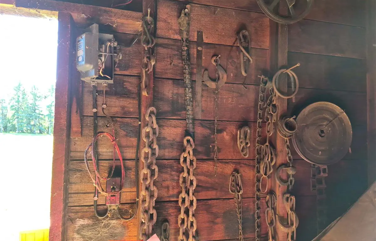 Assorted Chains, Hooks and Shop Tools
UNRESERVED
