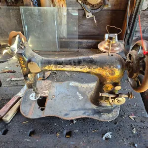 Antique Singer Hand-Crank Sewing Machine
 UNRESERVED
