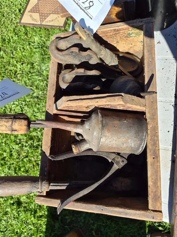 Vintage Shoe Repair Tools
UNRESERVED