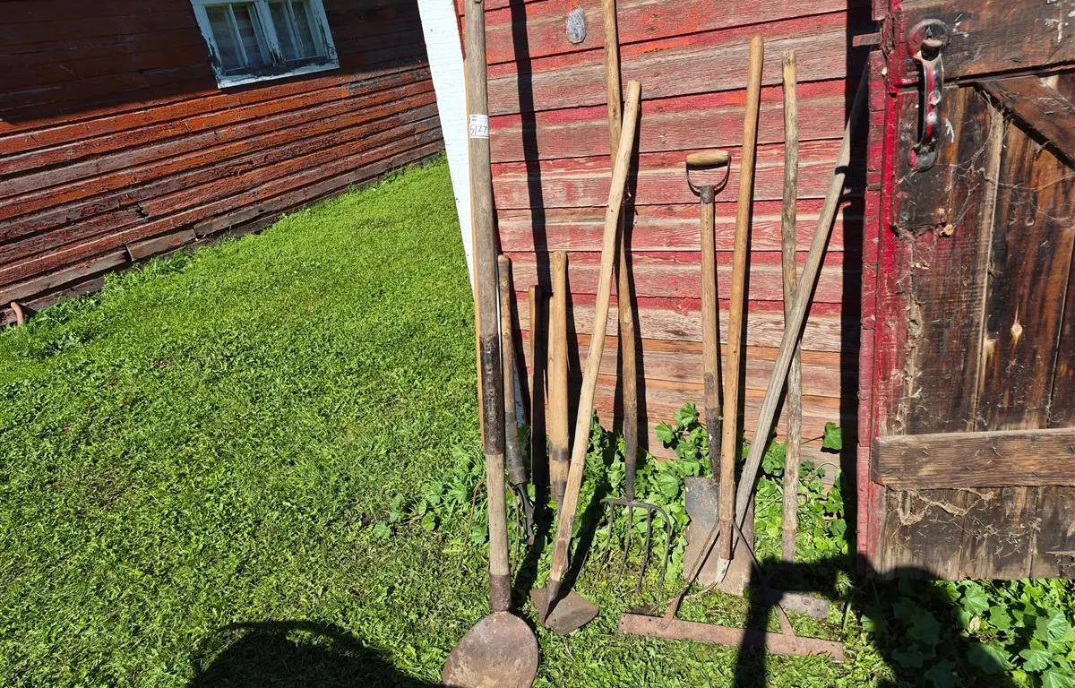 Assorted Vintage Barn Tools
UNRESERVED