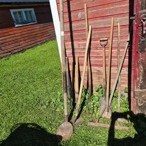Assorted Vintage Barn Tools
 UNRESERVED