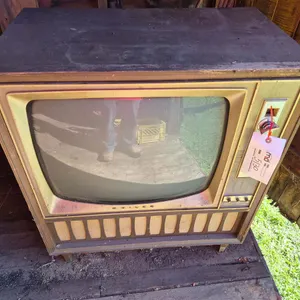 DeLuxe Vintage Console Television
 UNRESERVED