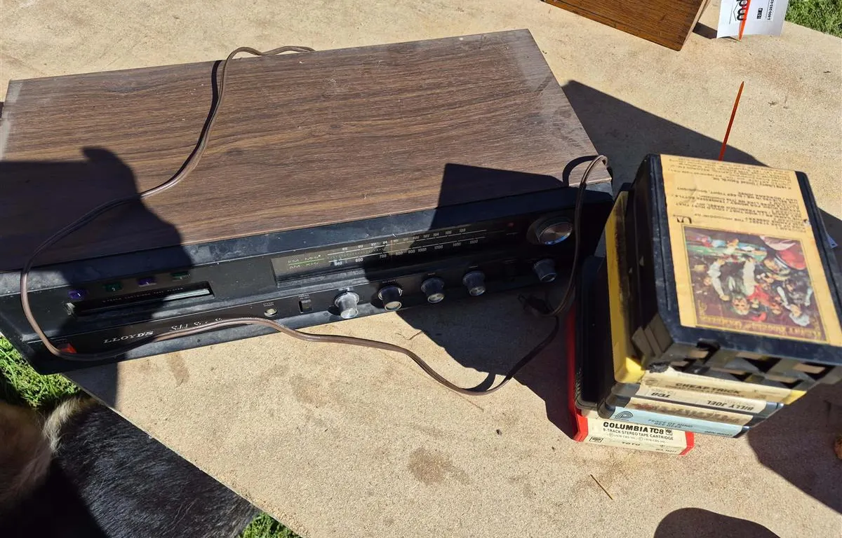 Lloyd's Solid State Stereo with 8-Track Cartridges
UNRESERVED
