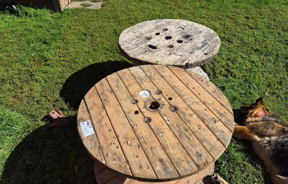 (2) Wooden Cable Reels
UNRESERVED