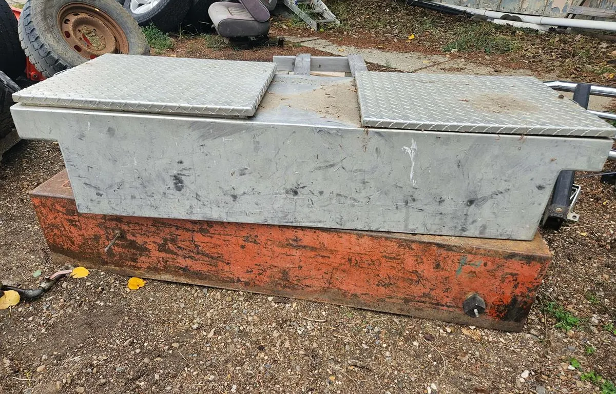 Aluminum Fuel Transfer Tank w/ Locking Lids
UNRESERVED