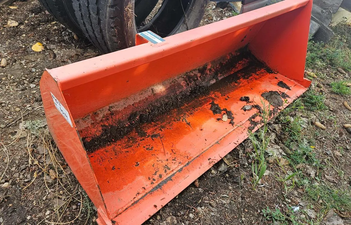 Kubota 54" Loader Bucket
UNRESERVED