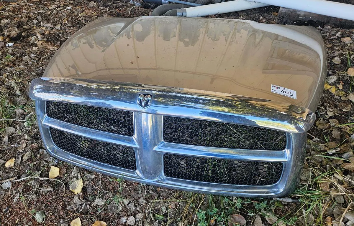 Dodge Ram Hood & Chrome Grille Assembly
UNRESERVED