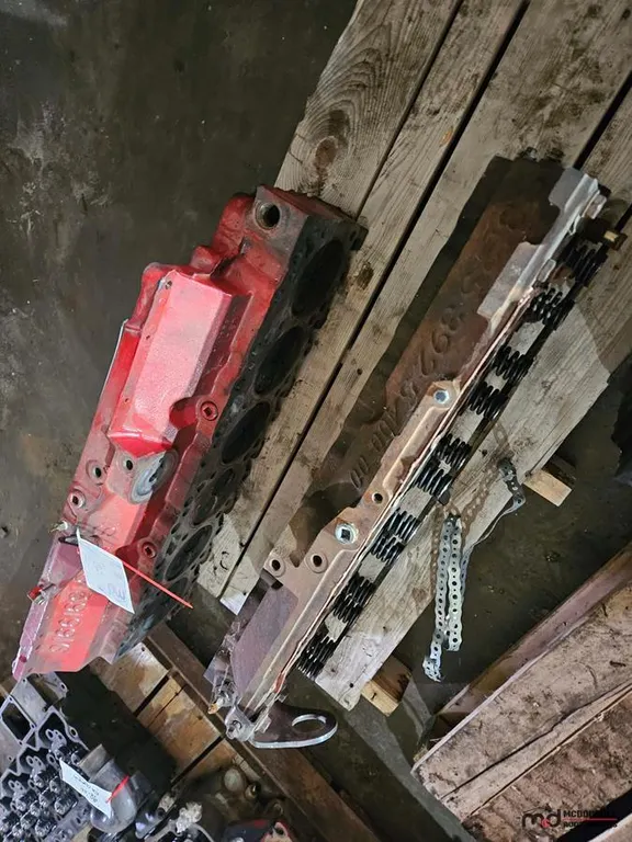 Cummins Cylinder Heads w/ Valvetrain Parts
UNRESERVED