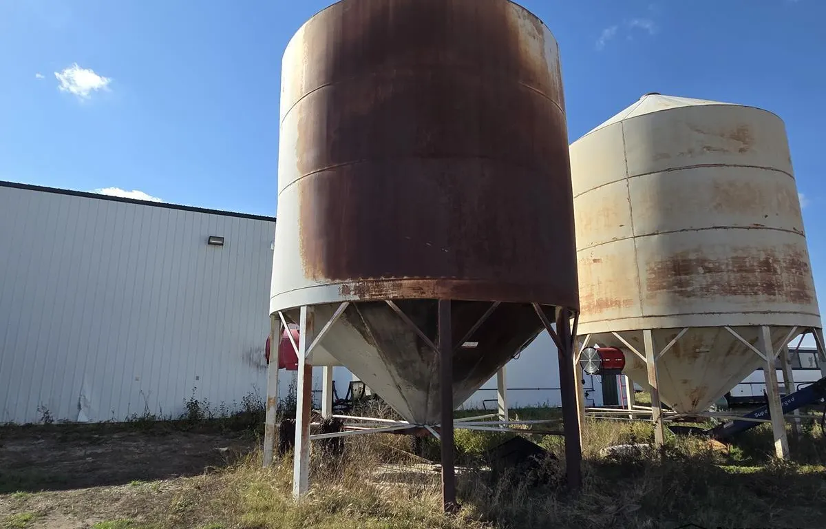 Univision Hopper Grain Bin with Flaman Fan
UNRESERVED