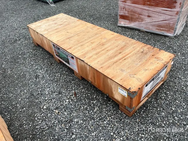 StanForge CRS1040 40 ft x 10 ft Mesh Chicken Run & Coop (Unused)