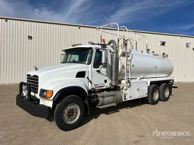 2003 Mack CV713 16670 L 6x4 Water Truck