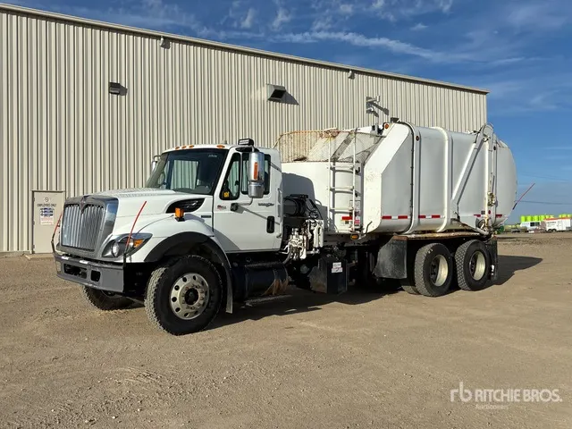 2009 International 7500SBA 6x4 Side Loader Waste Collection Truck