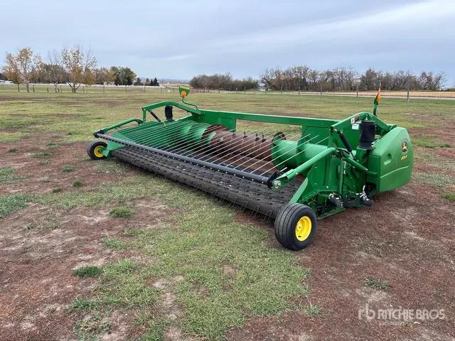 2012 John Deere 615P 15 ft Combine Pickup Header