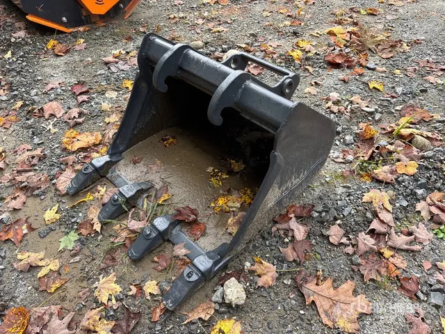Bobcat 24 in Q/C Digging Excavator Bucket (Unused)