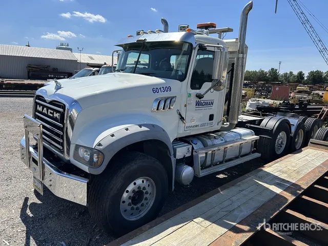2015 Mack GU713 Granite 8x4 Tri/A Day Cab Truck Tractor