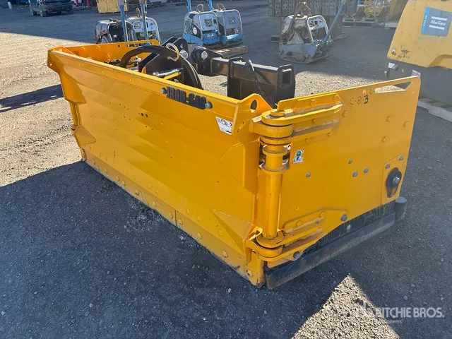 Atelier JR JRODS40-7-13-H 7 ft - 13 ft Hydraulic Extendable Skid Steer Snow Pusher - Fits Wacker Neuson WL60