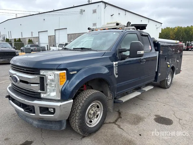 2017 Ford F-250 XLT 4x4 Utility Truck