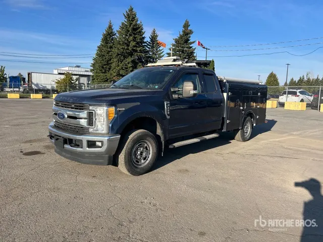 2017 Ford F-250 XLT 4x4 Extended Cab Utility Truck