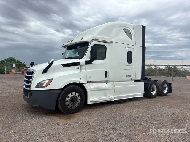 2019 Freightliner Cascadia 126 6x4 T/A Sleeper Truck Tractor
