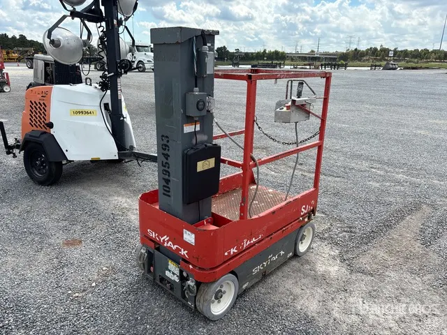 Skyjack SJ12 Vertical Mast Lift