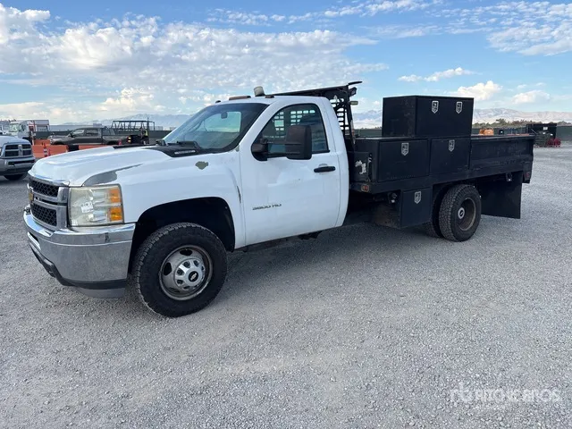 2011 Chevrolet Silverado 3500HD 4x2 Flatbed Truck