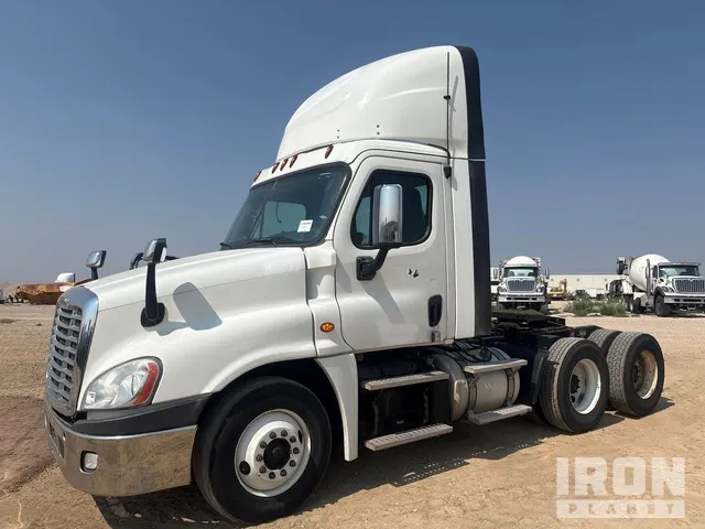 2014 Freightliner Cascadia 125 6x4 T/A Day Cab Truck Tractor