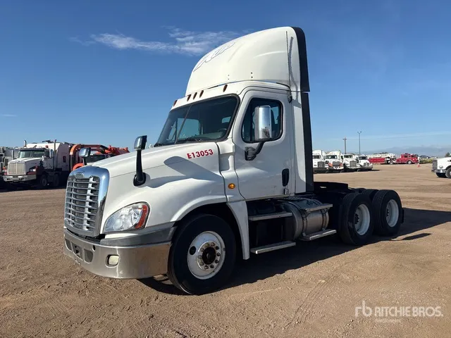2014 Freightliner Cascadia 125 6x4 T/A Day Cab Truck Tractor