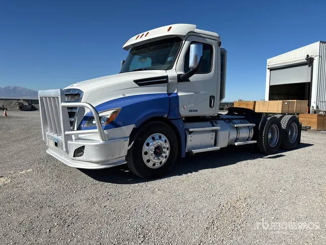 2019 Freightliner Cascadia 126 6x4 T/A Day Cab Truck Tractor
