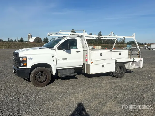 2020 International GM515 4x2 Flatbed Truck