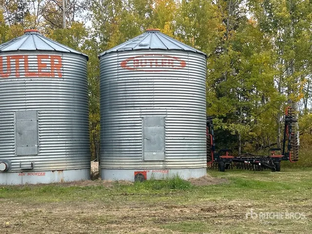 Butler +/- 1900 bu 4 Ring Grain Bin