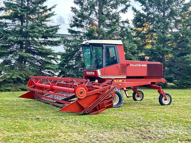 1982 Hesston 6450 18 ft Swather Windrower