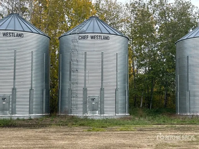 Chief Westland +/- 9200 bu 8 Ring Grain Bin