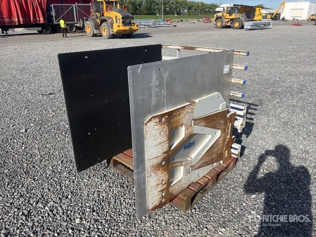 2020 Cascade 18J-CCX Carton Clamp Forklift Attachment