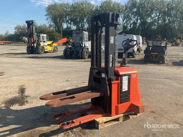 2007 Toyota 7SLL16 1600 kg Electric Stacker