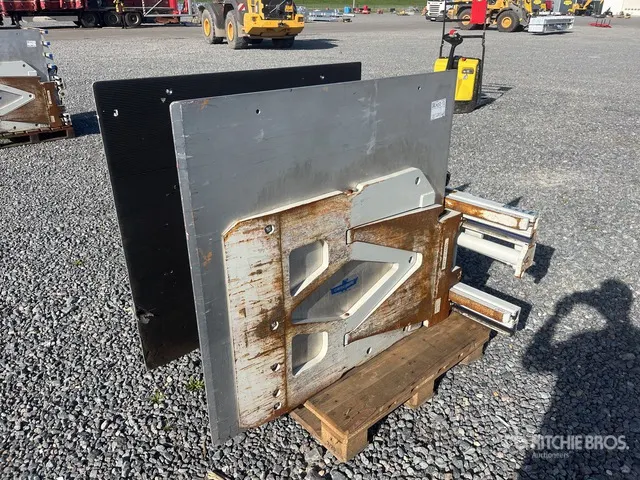 2020 Cascade 18J-CCX Carton Clamp Forklift Attachment