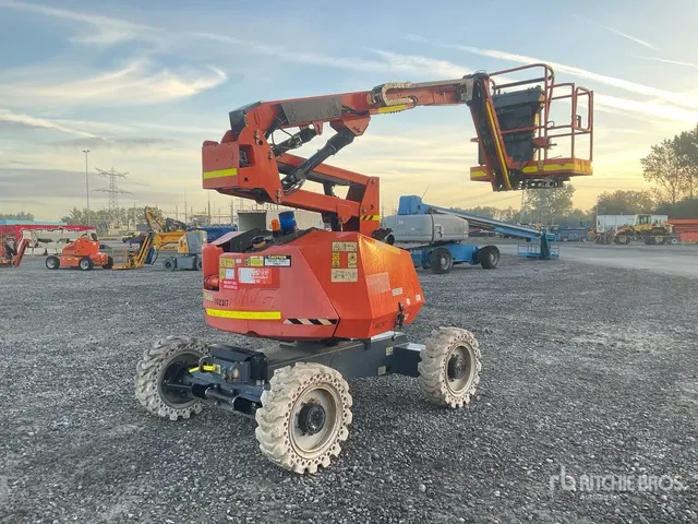 2015 JLG 340AJ 4WD Diesel Articulating Boom Lift