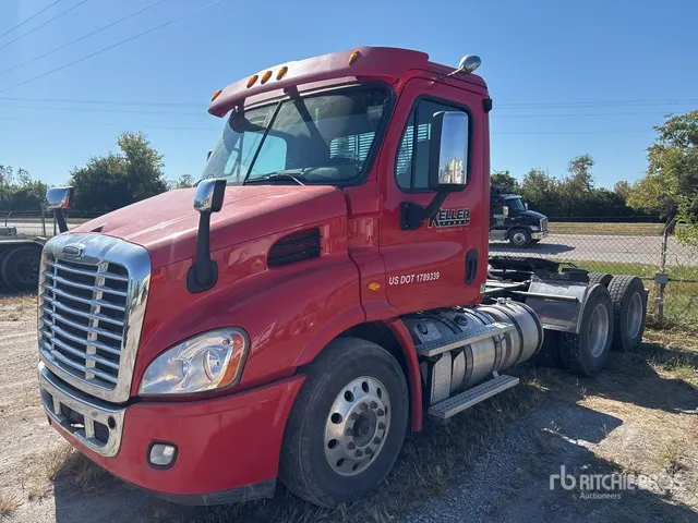 2015 Freightliner Cascadia 113 6x4 T/A Day Cab Truck Tractor