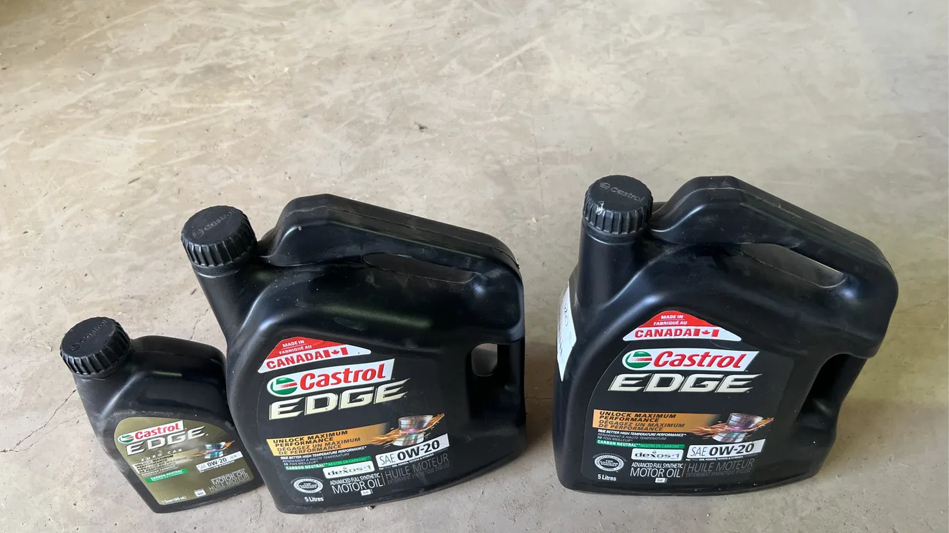 11 Liters Of 0-20 Castrol Oil