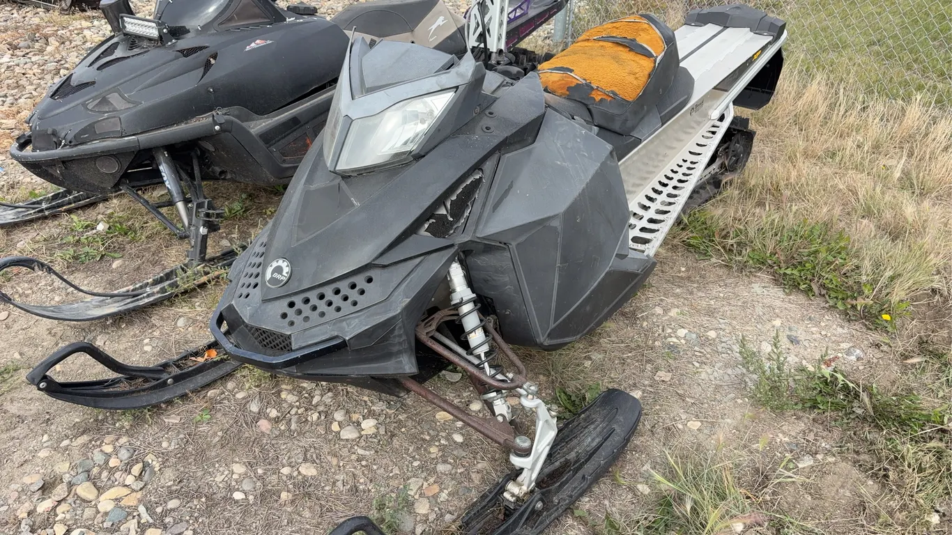 2009 SKIDOO 800R SNOWMOBILE - NOT RUNNING