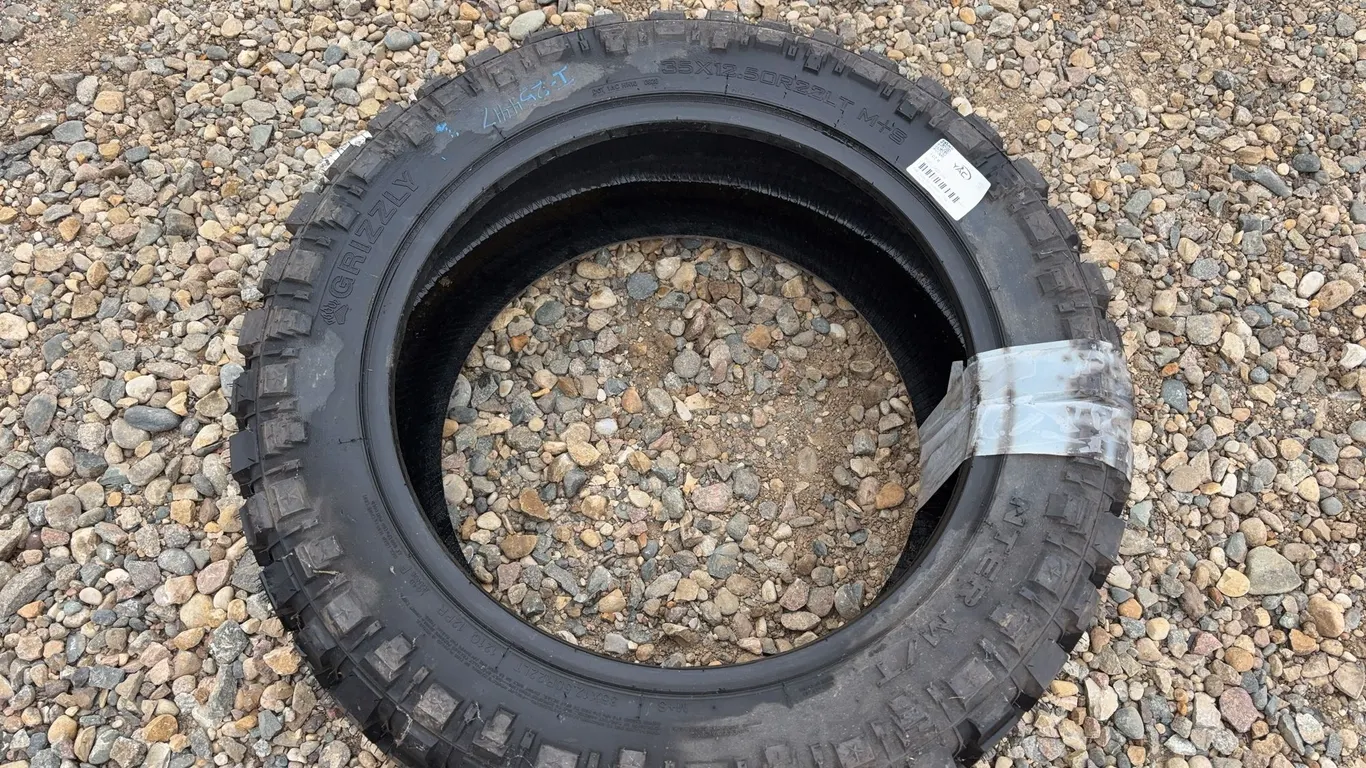 35x12.50R22 Tire