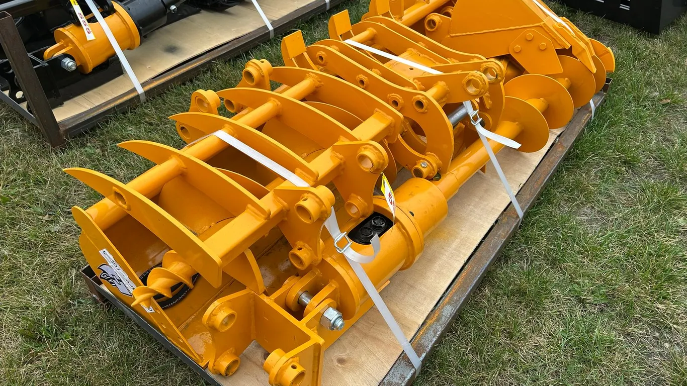 2026 GIYI QTY (8) CAT 301 EXCAVATOR ATTACHMENT S/N C-301SJB-1713
