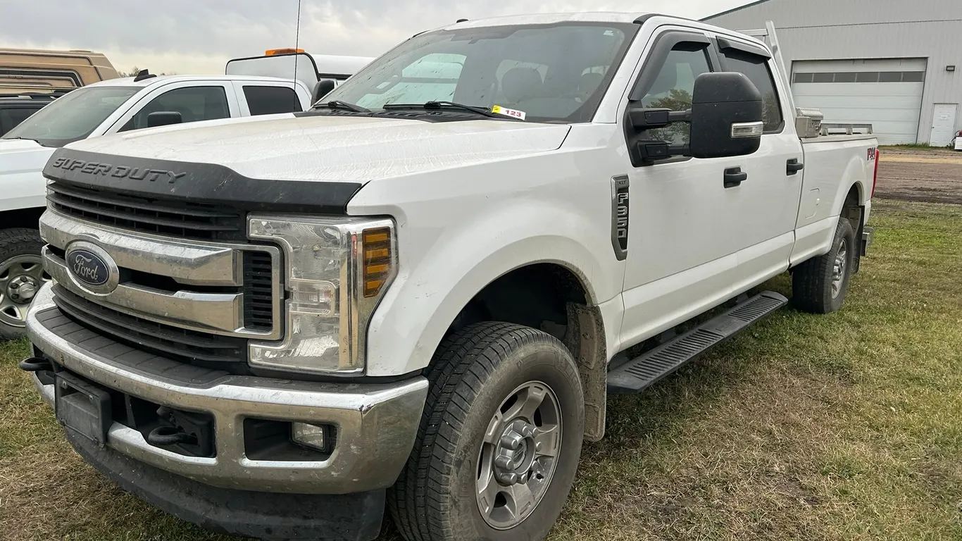 2018 FORD F350 4X4 P/U TRUCK, A/T, 6.2L V8 GAS ENG., 8FT BOX, CREW CAB,177,400 KM SHOWING, VIN 1FT8W3B68JEC22844, W/ ALUMINUM HEADACHE RACK, BOX RAILS