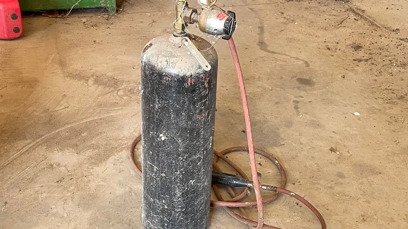 Acetlelene Tank and Torch Head